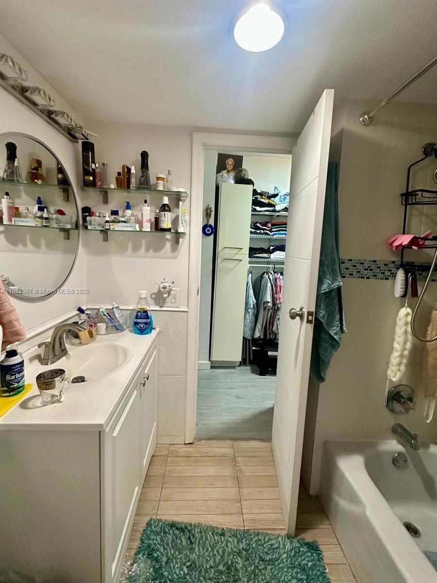 IMPERIAL TOWERS CONDO - Residential