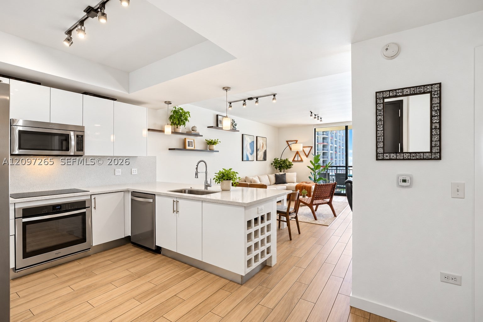 View photos, virtual tours, details... 999 SW 1st Ave 1909
