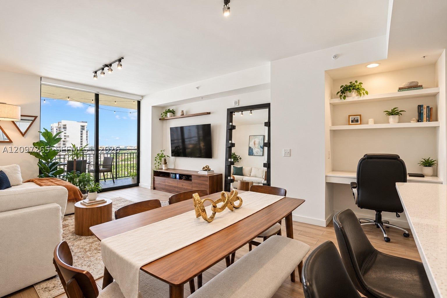 View photos, virtual tours, details... 999 SW 1st Ave 1909