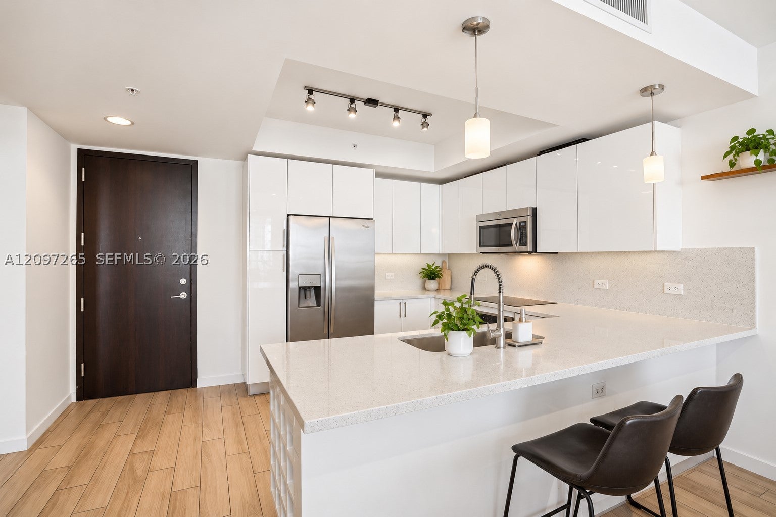 View photos, virtual tours, details... 999 SW 1st Ave 1909