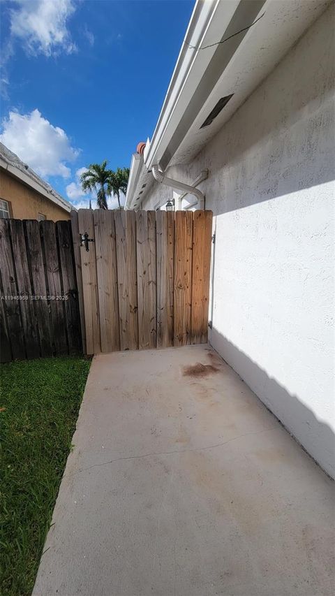 Photo of 10172 SW 159th Ave, Miami, FL 33196 (MLS # A11945959)