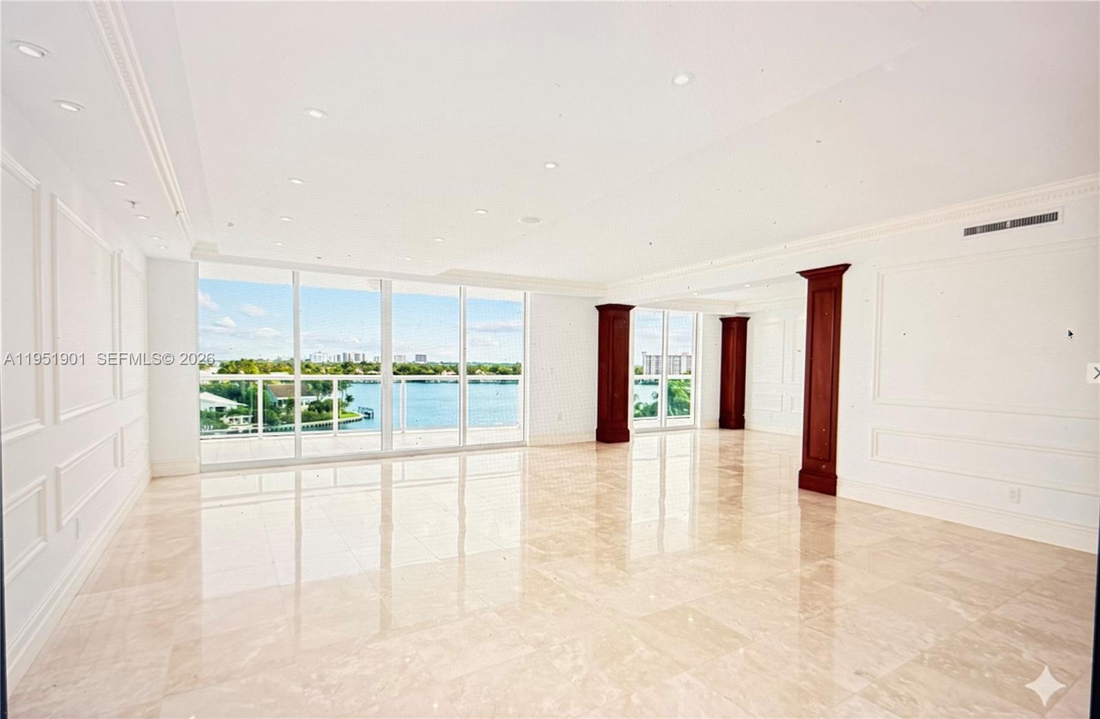 20201 E Country Club Dr 608