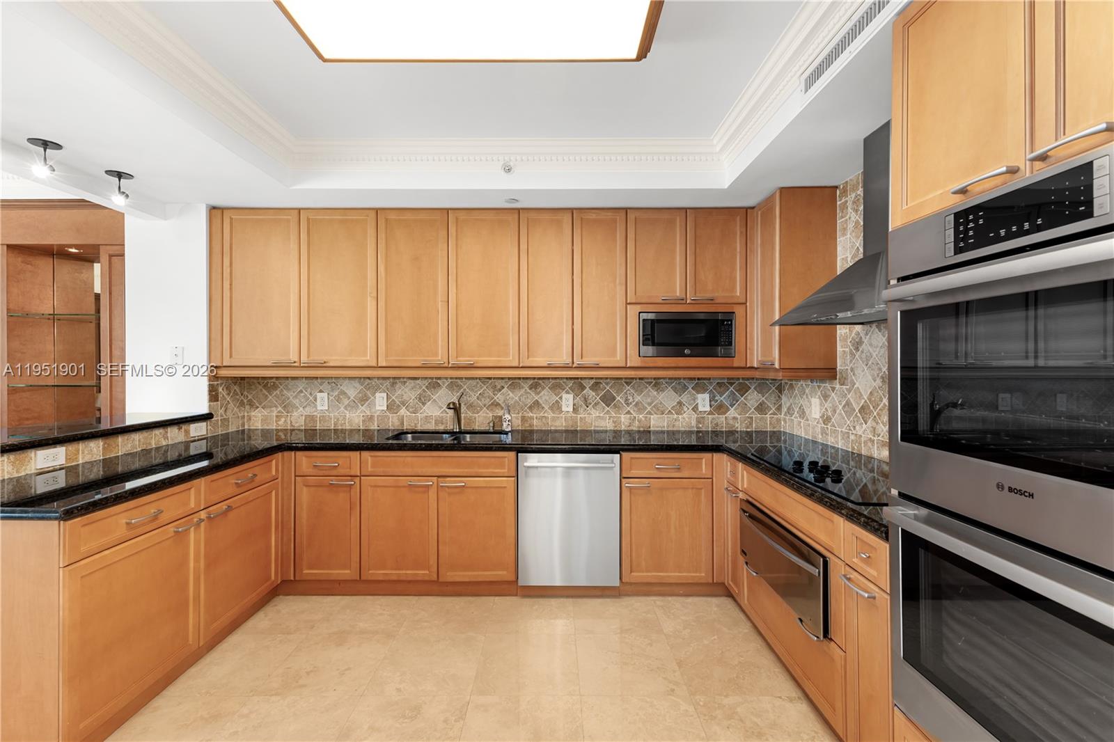 HAMPTONS SOUTH CONDO - Residential