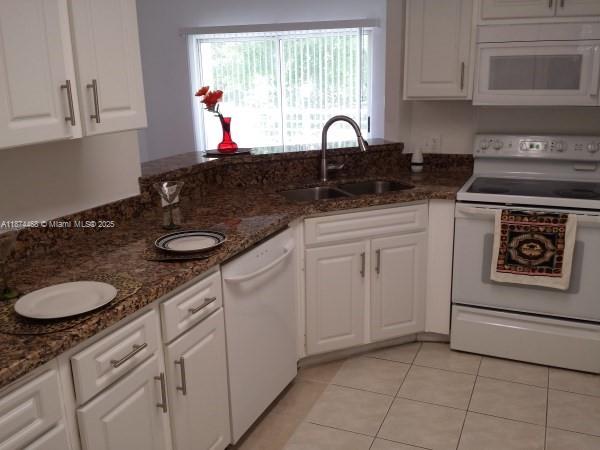Spacious 2BR/2BA condo on the 2nd floor featuring stunning lake views, granite countertops in kitchen and baths, laminate floors, and a full-size washer & dryer in-unit.
Located in a desirable gated community offering tennis courts, pool, and clubhouse. Great location close to I-95, shopping, and dining.
One pet allowed (no size restrictions; no aggressive breeds) — $250 non-refundable fee applies
HOA approval required (minimum 600 credit score; approx. 2 weeks)
Move-in with first month, last month, and one month security deposit
Enjoy comfort, convenience, and community living in this beautiful home!