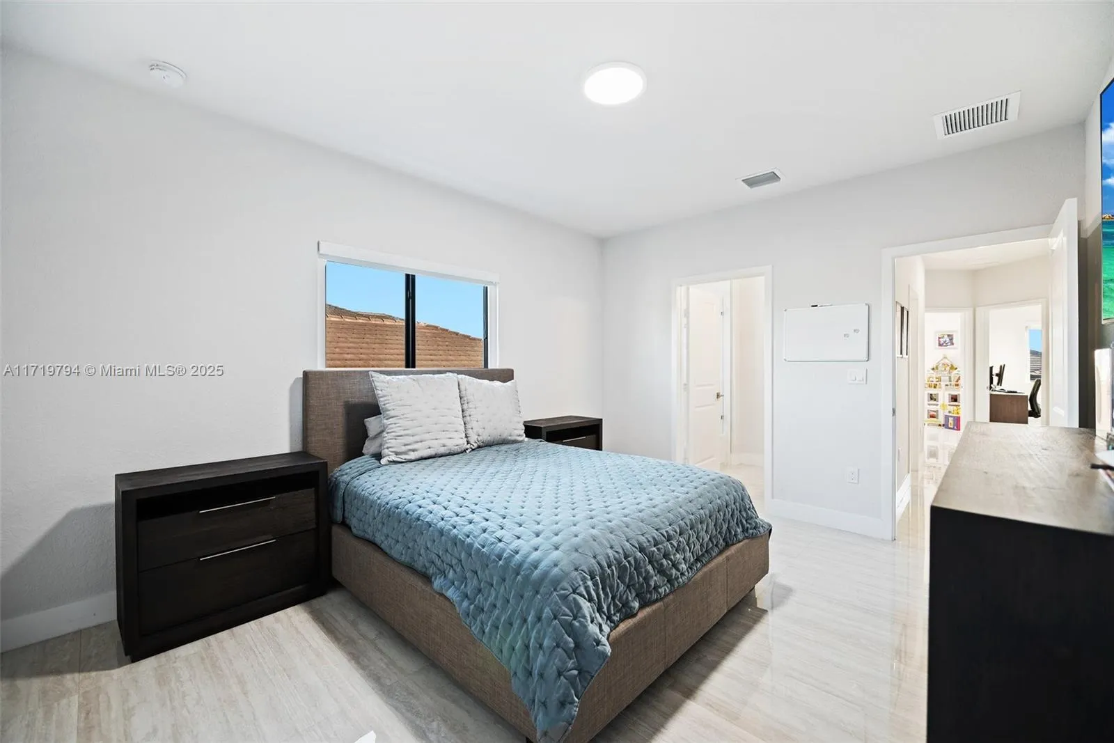 Miami, Florida 33175, United States, 5 Bedrooms Bedrooms, ,5 BathroomsBathrooms,Residential,Pending,18335