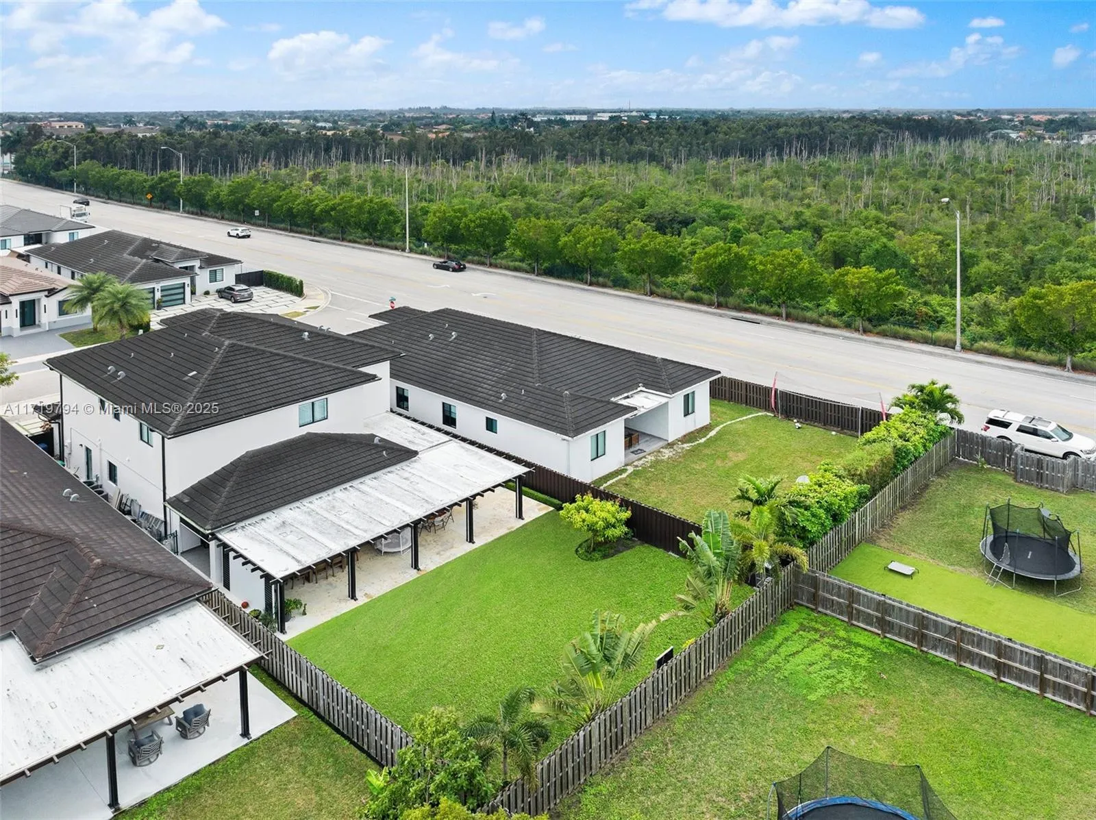 Miami, Florida 33175, United States, 5 Bedrooms Bedrooms, ,5 BathroomsBathrooms,Residential,Pending,18335