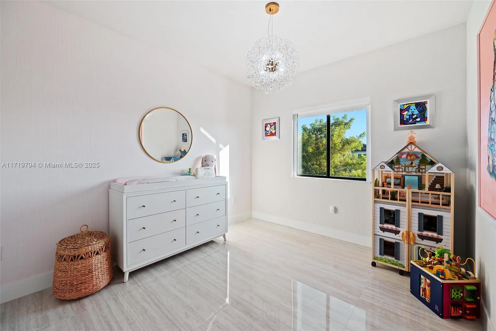 Miami, Florida 33175, United States, 5 Bedrooms Bedrooms, ,5 BathroomsBathrooms,Residential,Pending,18335