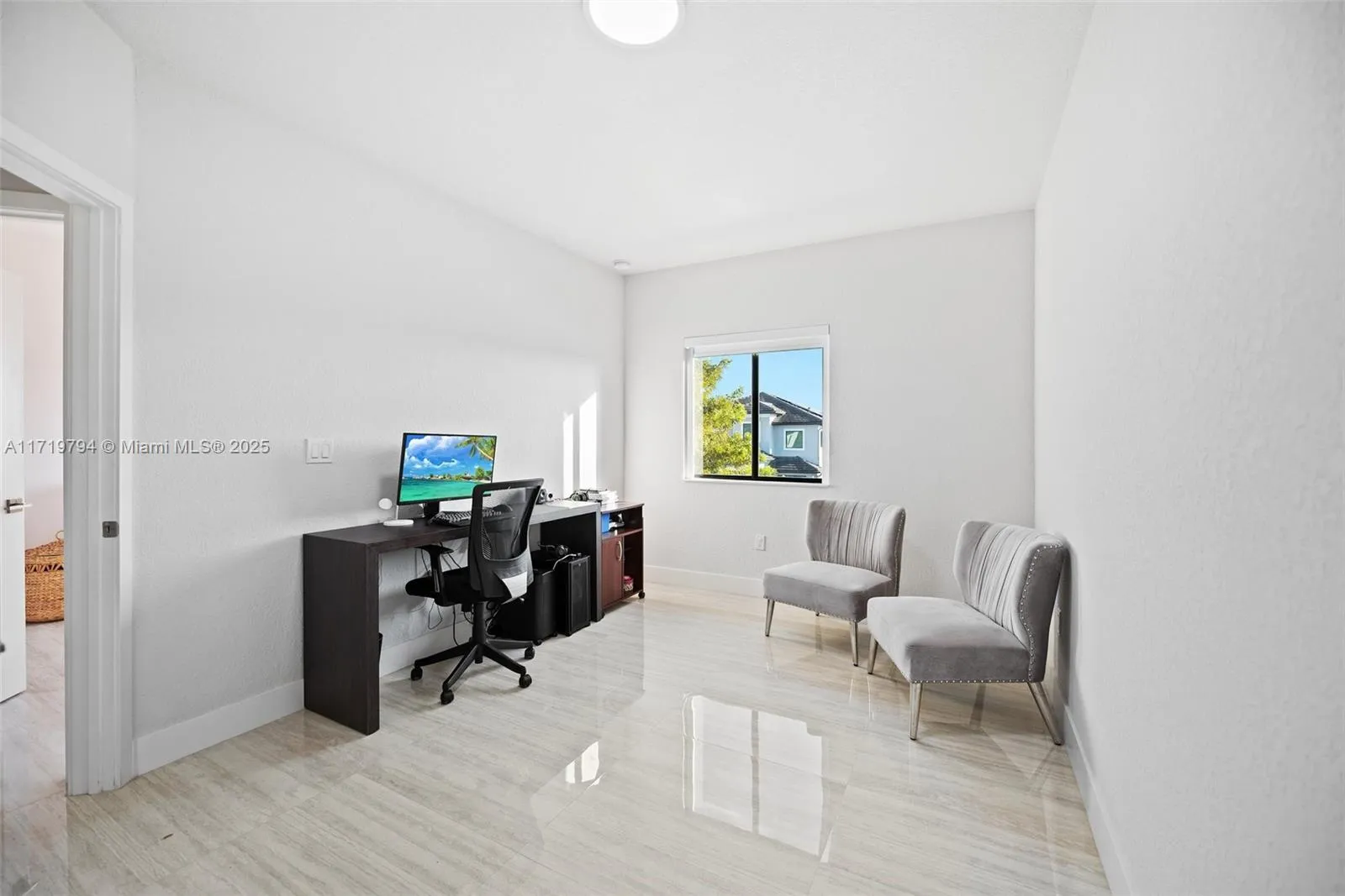 Miami, Florida 33175, United States, 5 Bedrooms Bedrooms, ,5 BathroomsBathrooms,Residential,Pending,18335