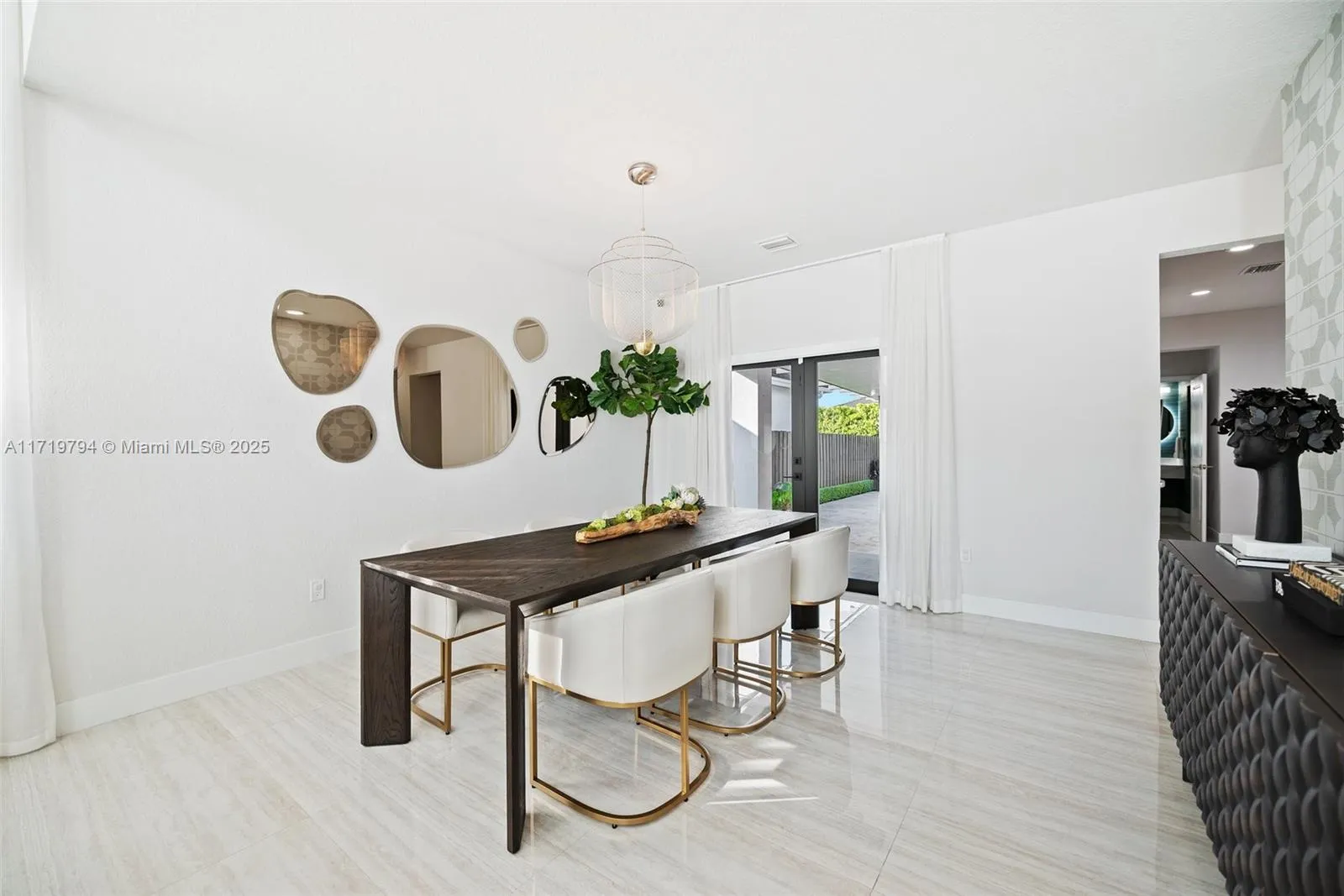 Miami, Florida 33175, United States, 5 Bedrooms Bedrooms, ,5 BathroomsBathrooms,Residential,Pending,18335