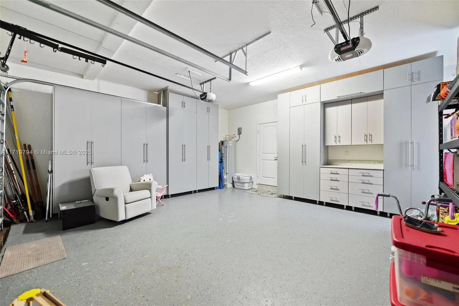 Miami, Florida 33175, United States, 5 Bedrooms Bedrooms, ,5 BathroomsBathrooms,Residential,Pending,18335