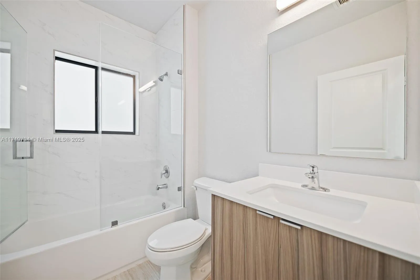 Miami, Florida 33175, United States, 5 Bedrooms Bedrooms, ,5 BathroomsBathrooms,Residential,Pending,18335