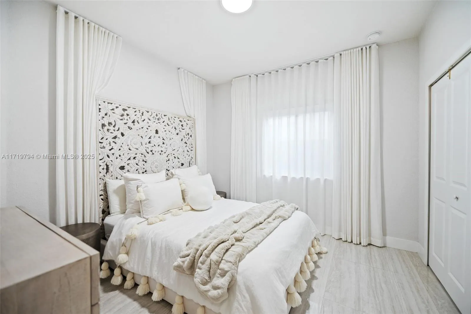 Miami, Florida 33175, United States, 5 Bedrooms Bedrooms, ,5 BathroomsBathrooms,Residential,Pending,18335