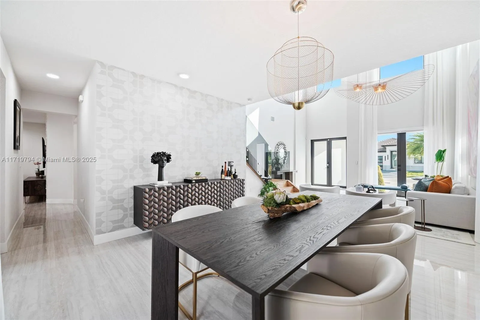 Miami, Florida 33175, United States, 5 Bedrooms Bedrooms, ,5 BathroomsBathrooms,Residential,Pending,18335