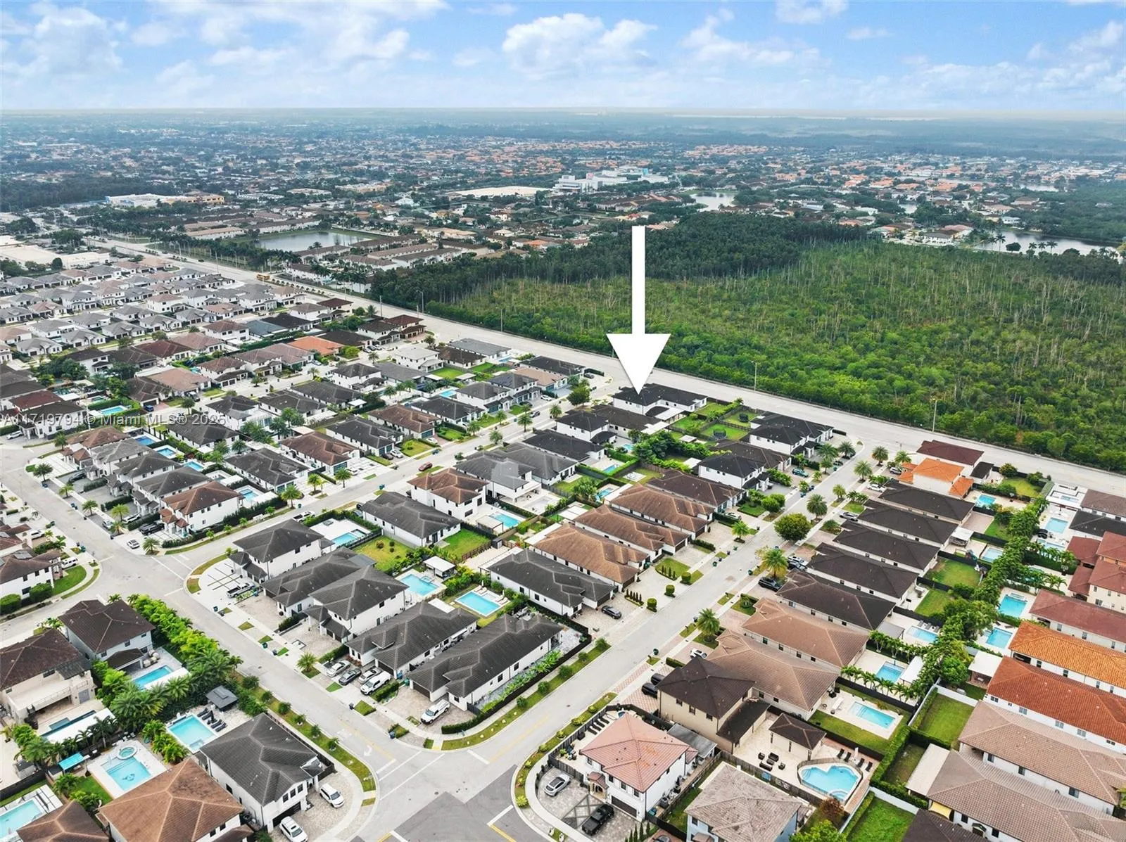 Miami, Florida 33175, United States, 5 Bedrooms Bedrooms, ,5 BathroomsBathrooms,Residential,Pending,18335