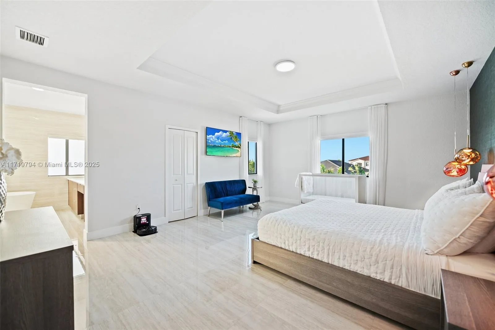 Miami, Florida 33175, United States, 5 Bedrooms Bedrooms, ,5 BathroomsBathrooms,Residential,Pending,18335