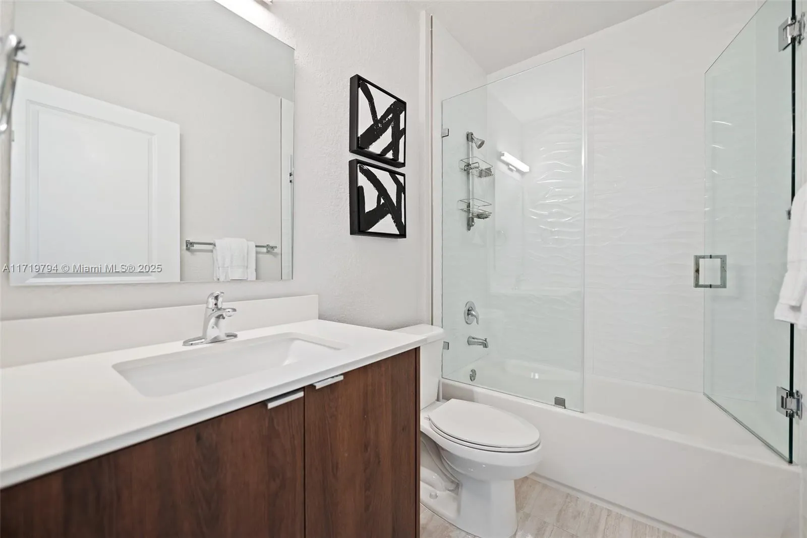 Miami, Florida 33175, United States, 5 Bedrooms Bedrooms, ,5 BathroomsBathrooms,Residential,Pending,18335