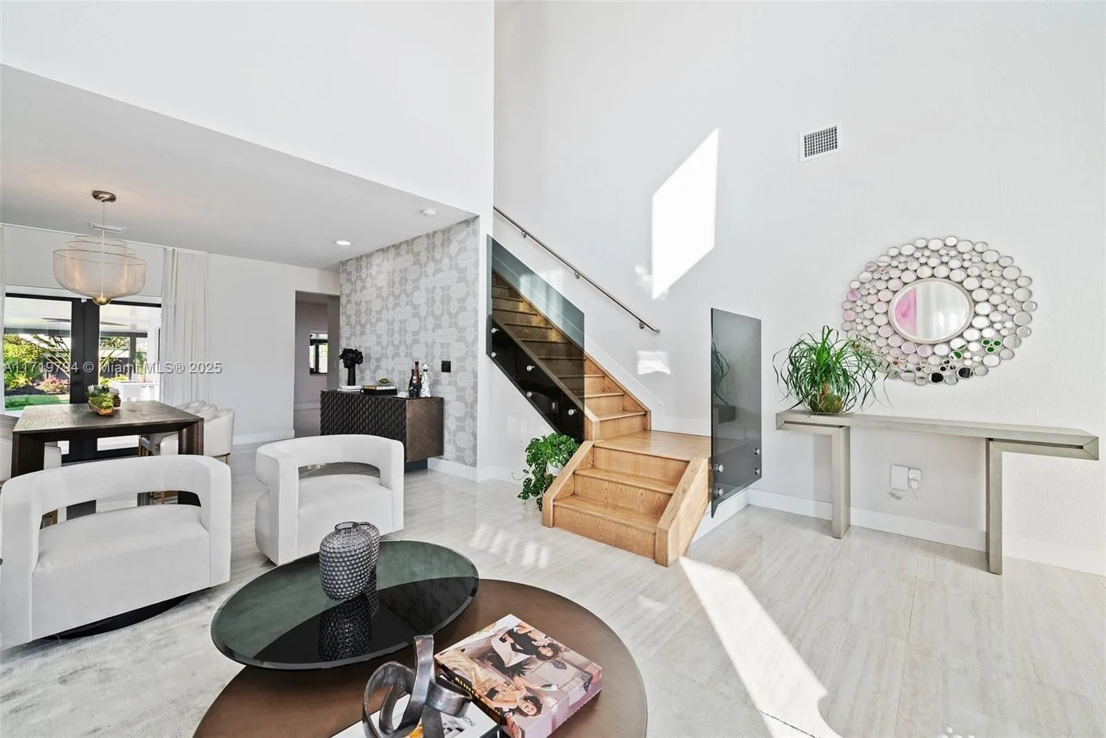 Miami, Florida 33175, United States, 5 Bedrooms Bedrooms, ,5 BathroomsBathrooms,Residential,Pending,18335