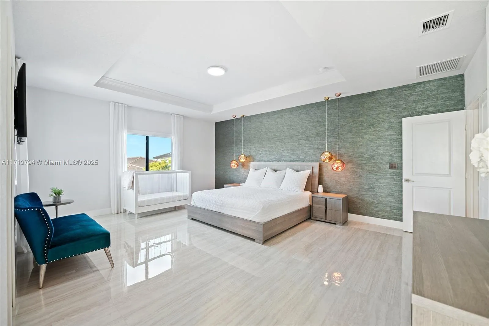 Miami, Florida 33175, United States, 5 Bedrooms Bedrooms, ,5 BathroomsBathrooms,Residential,Pending,18335