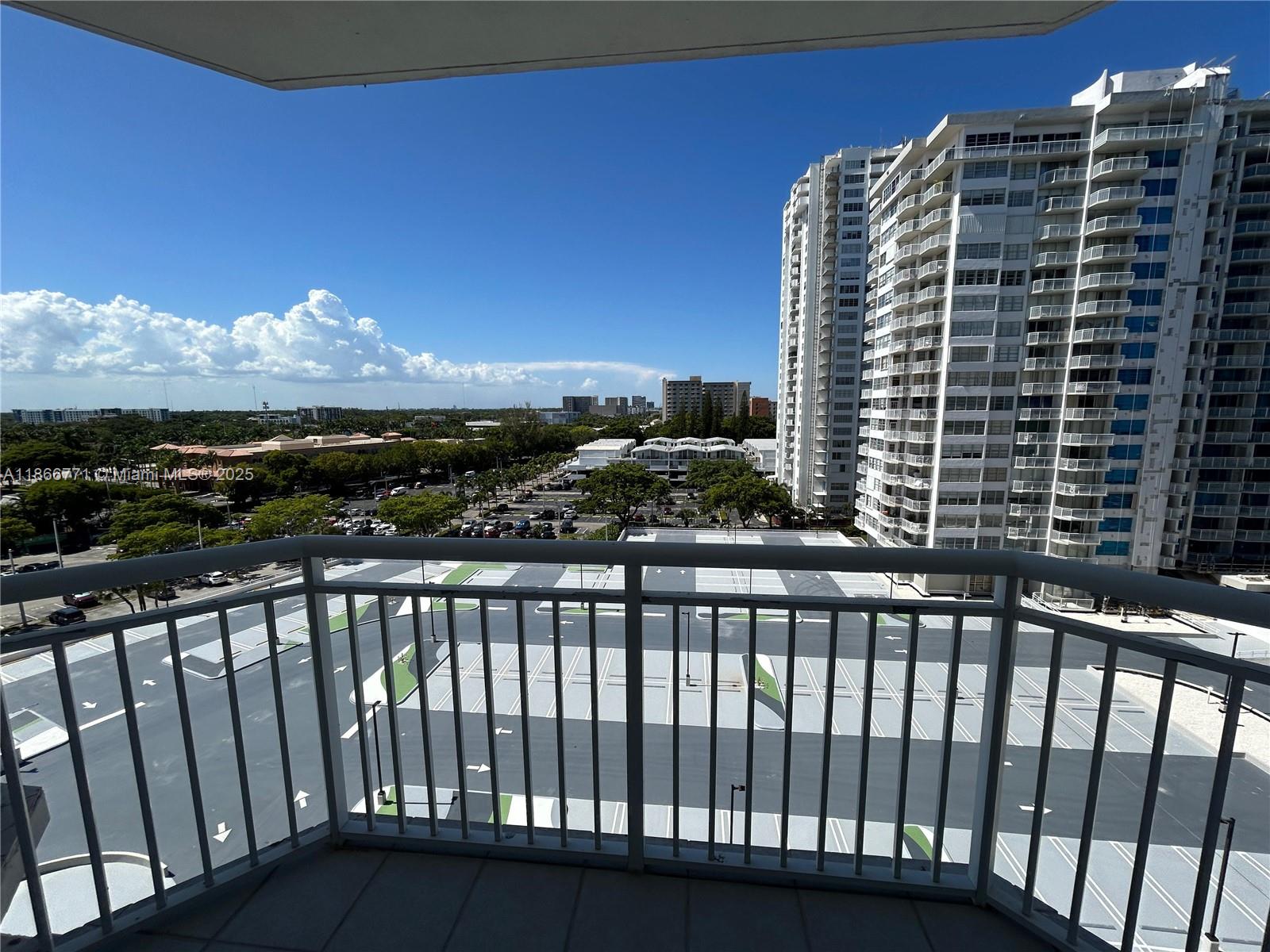 18021 Biscayne Blvd 901