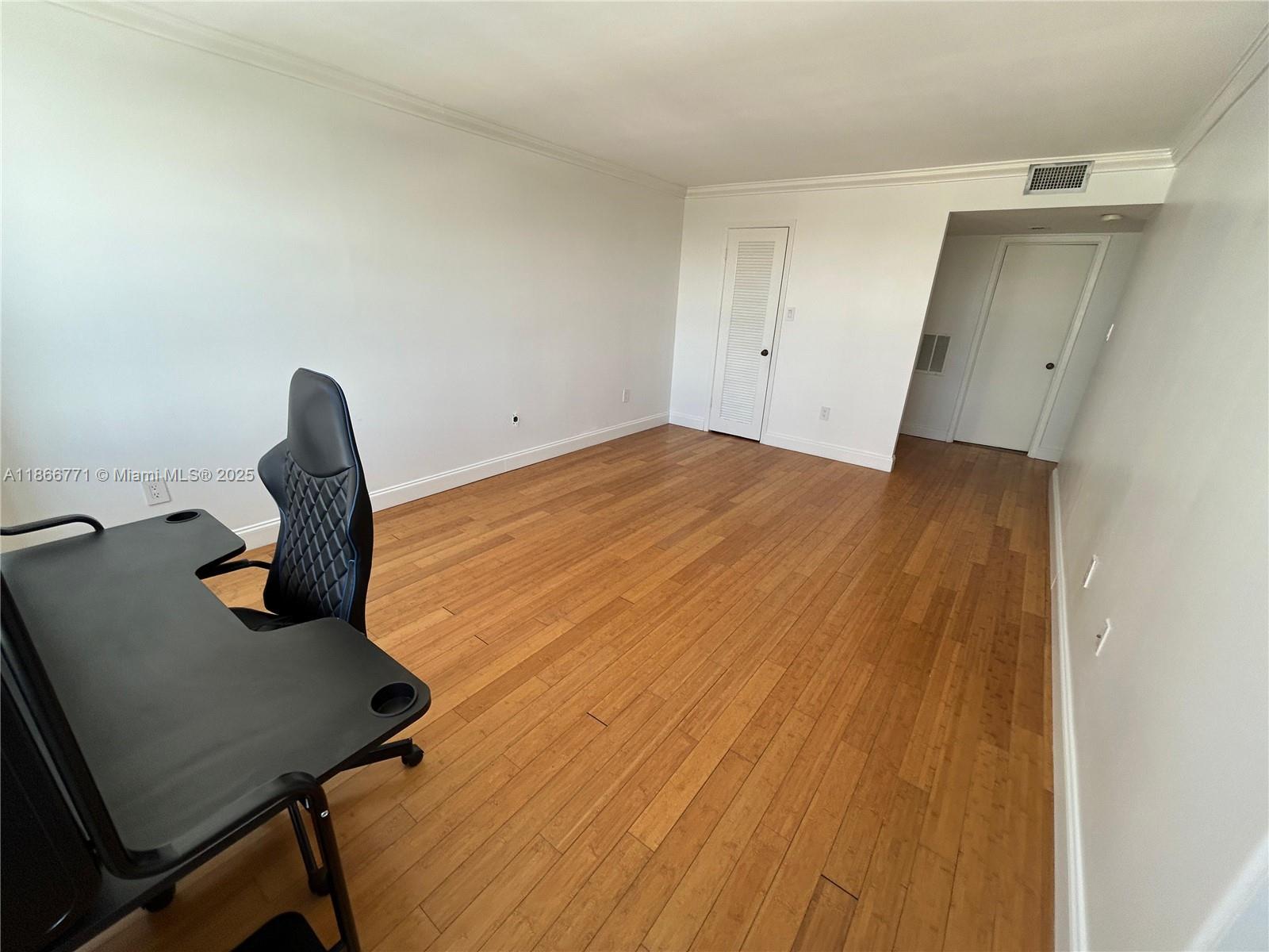 18021 Biscayne Blvd 901