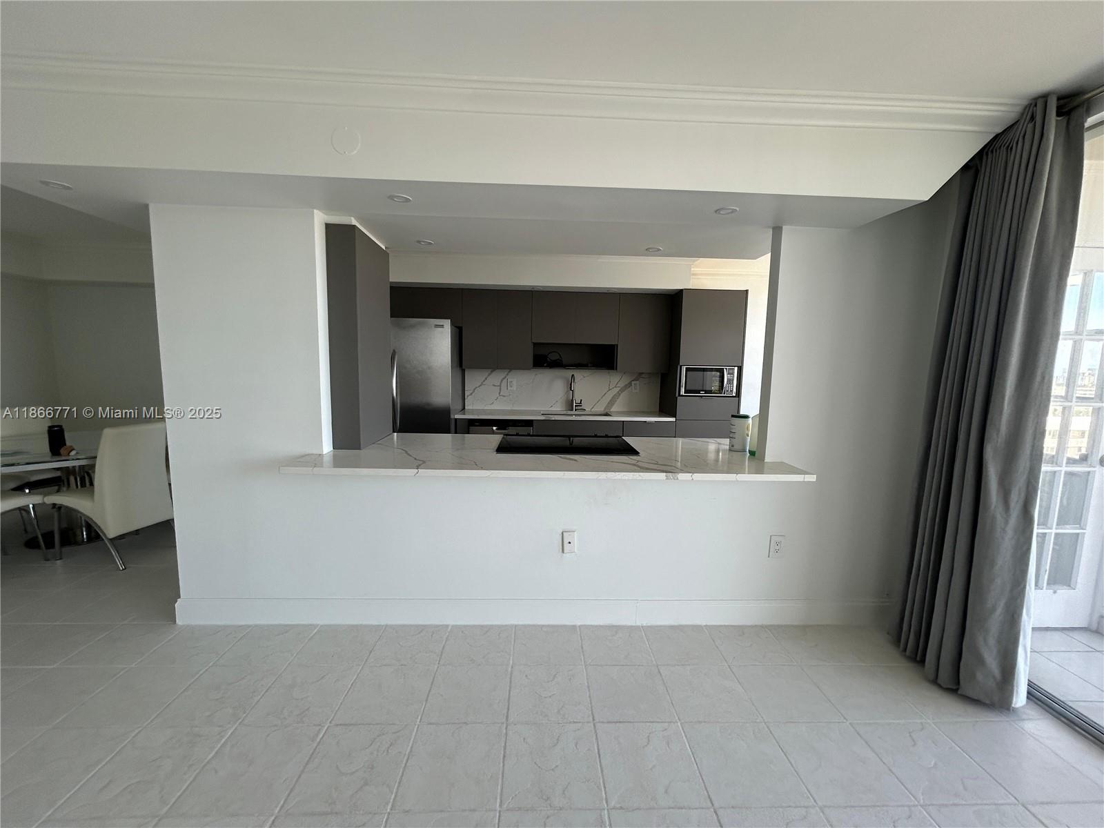 18021 Biscayne Blvd 901