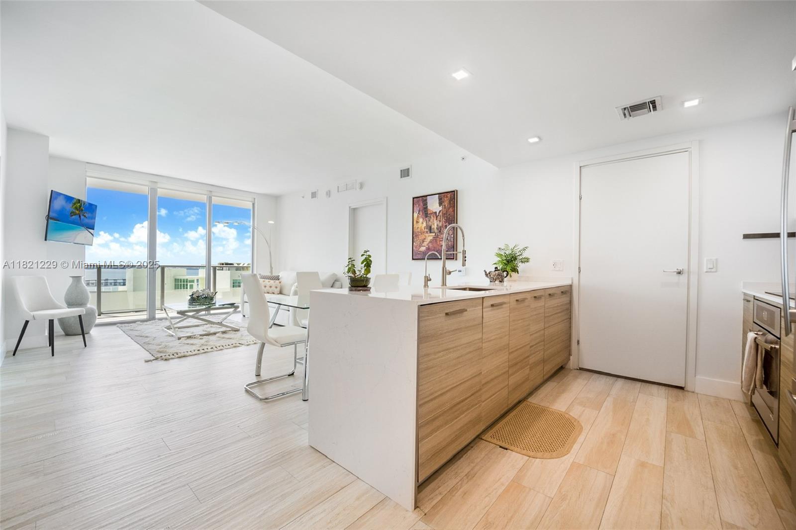 1300 Brickell Bay Dr 3004