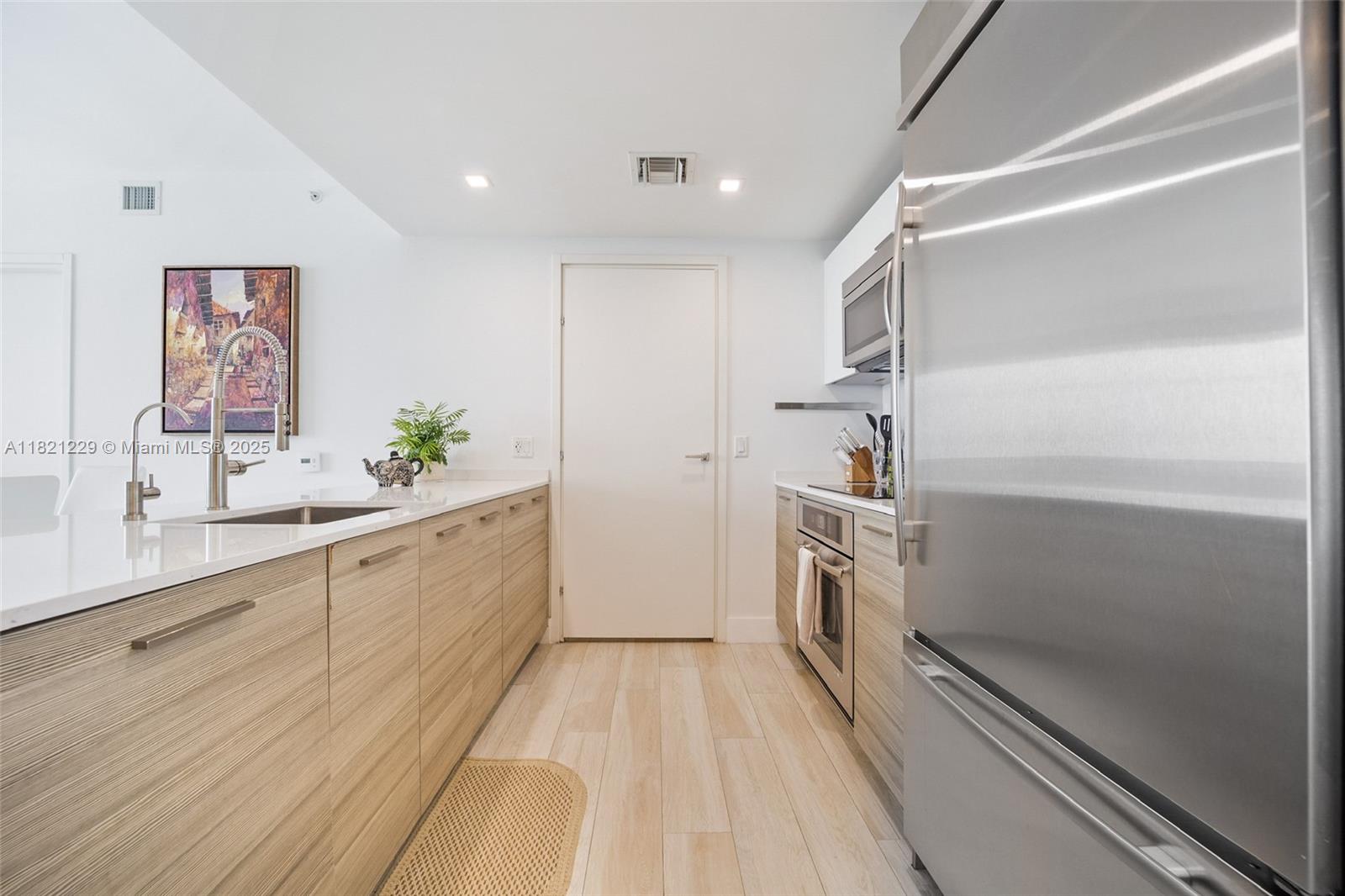 1300 Brickell Bay Dr 3004