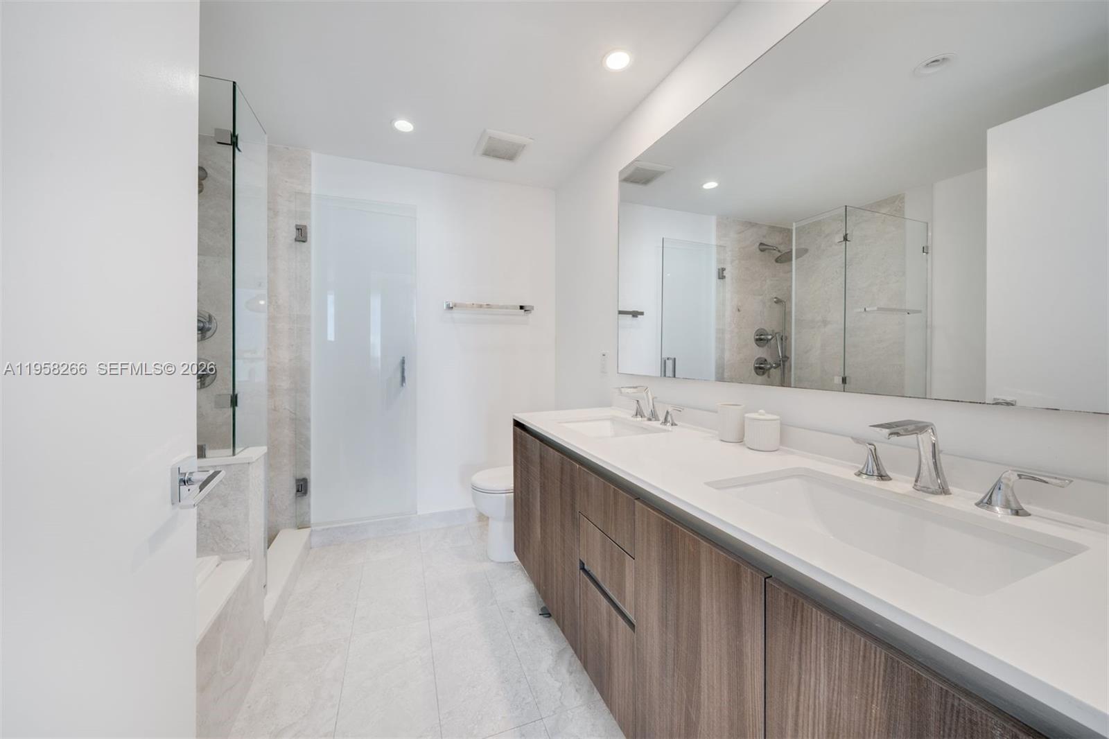 ARIA ON THE BAY CONDO - Residential Lease