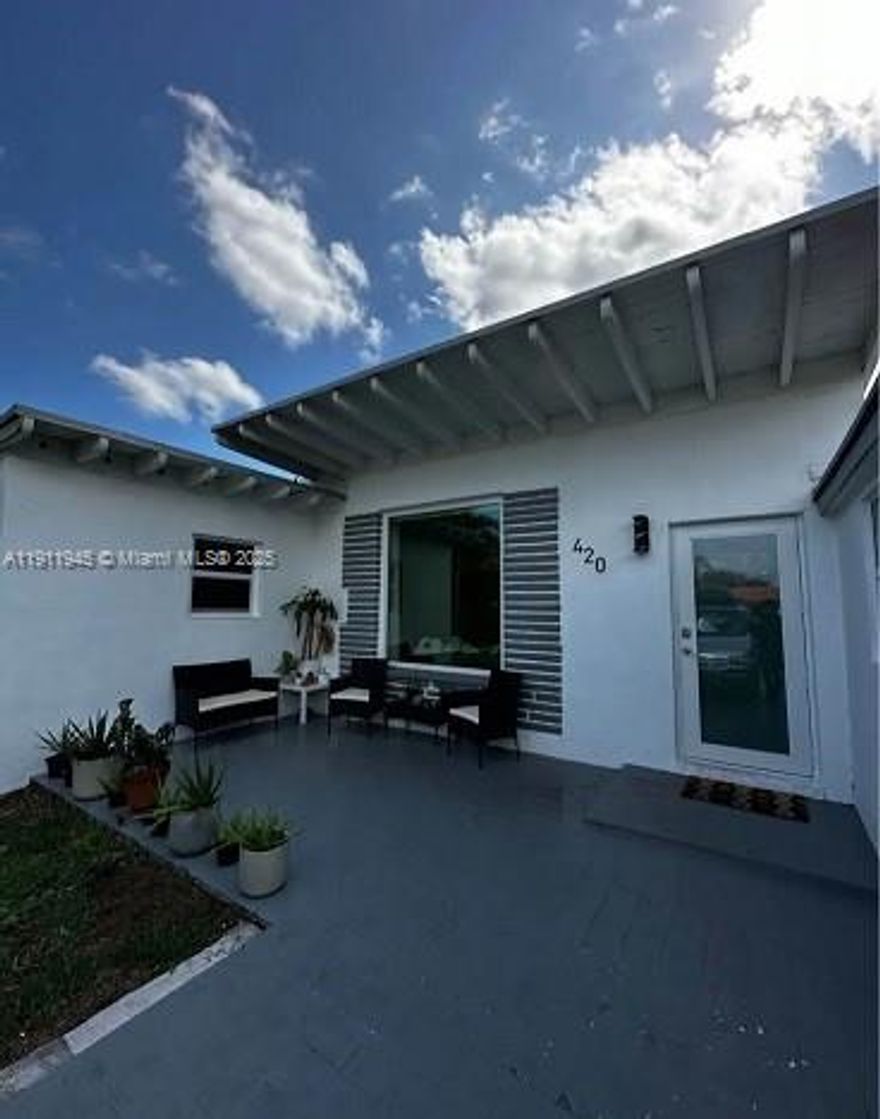 Cozy updated efficiency located in a quiet Miami Shores–area neighborhood. Features a private entrance, TV with streaming apps, and all utilities included (electric, water, and internet). Conveniently situated near Barry University, I-95, and Biscayne Blvd, with easy access to Downtown Miami, Wynwood, Midtown, and the beaches. Close to Publix, The Citadel food hall, Miami Shores Country Club, and local shops and dining. Ideal for a single occupant or student seeking comfort and convenience in a central Miami location. Full access to backyard