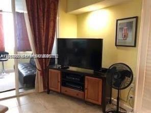 5005 Collins Ave 1422