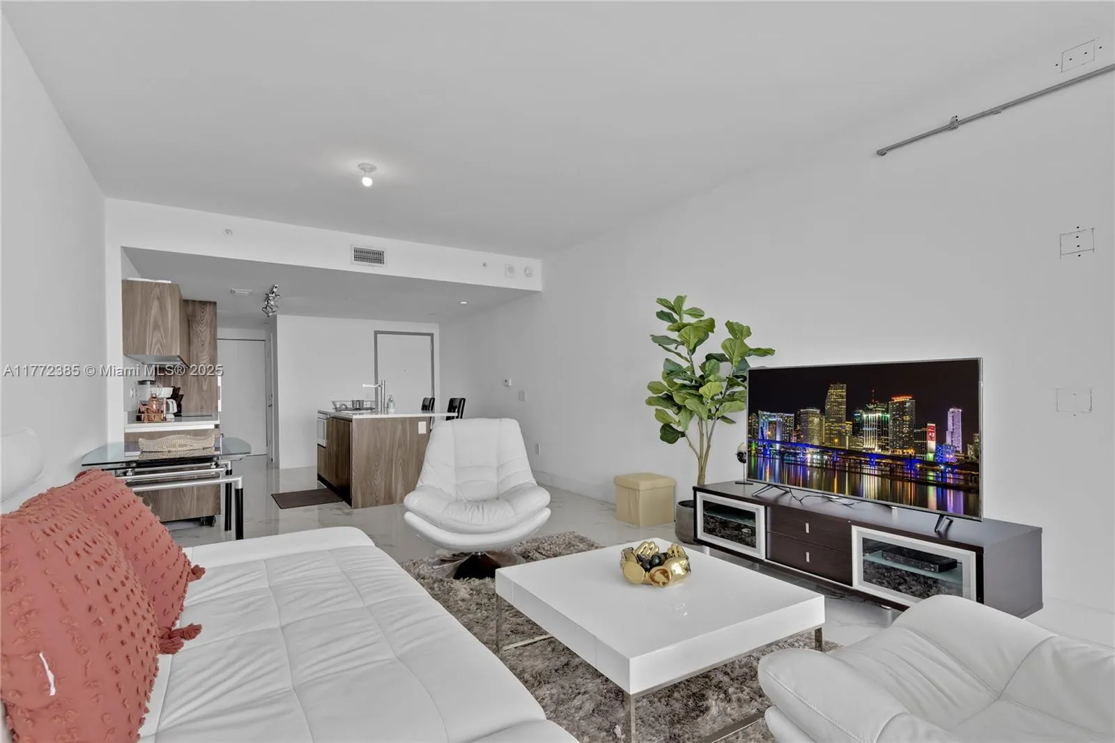 Miami, Florida 33137, United States, 1 Bedroom Bedrooms, ,2 BathroomsBathrooms,Residential,Active,98005