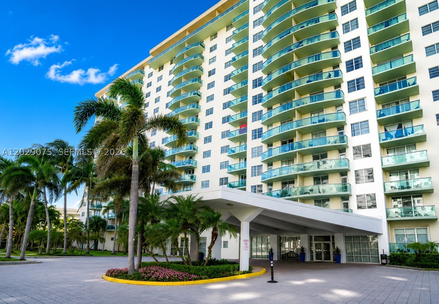 19390 Collins Ave 1419