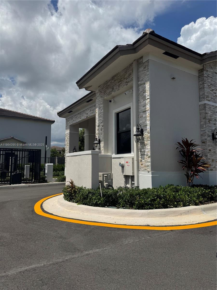 KENDALL ASSEEMBLAGE SOUTH - Residential