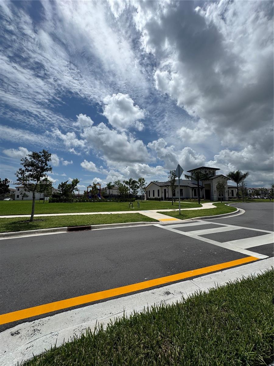 KENDALL ASSEEMBLAGE SOUTH - Residential