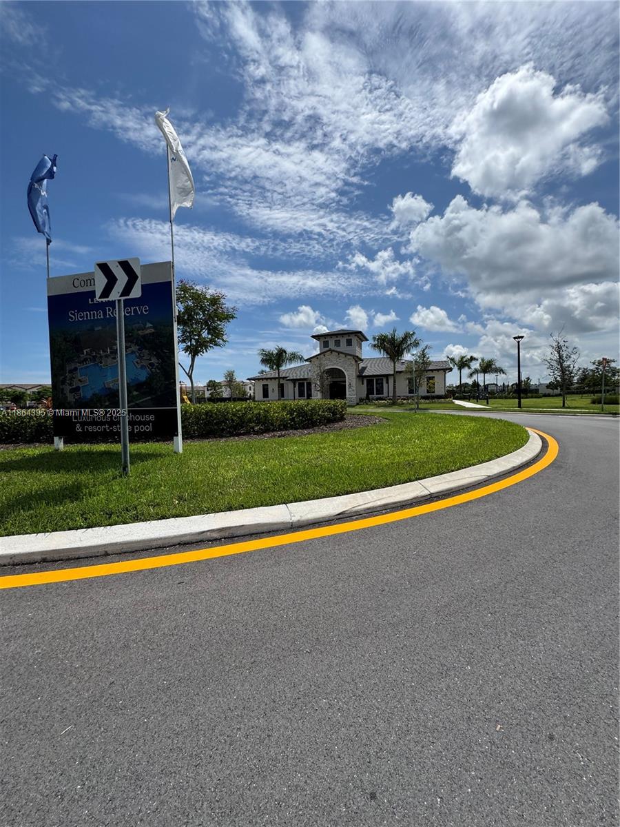 KENDALL ASSEEMBLAGE SOUTH - Residential