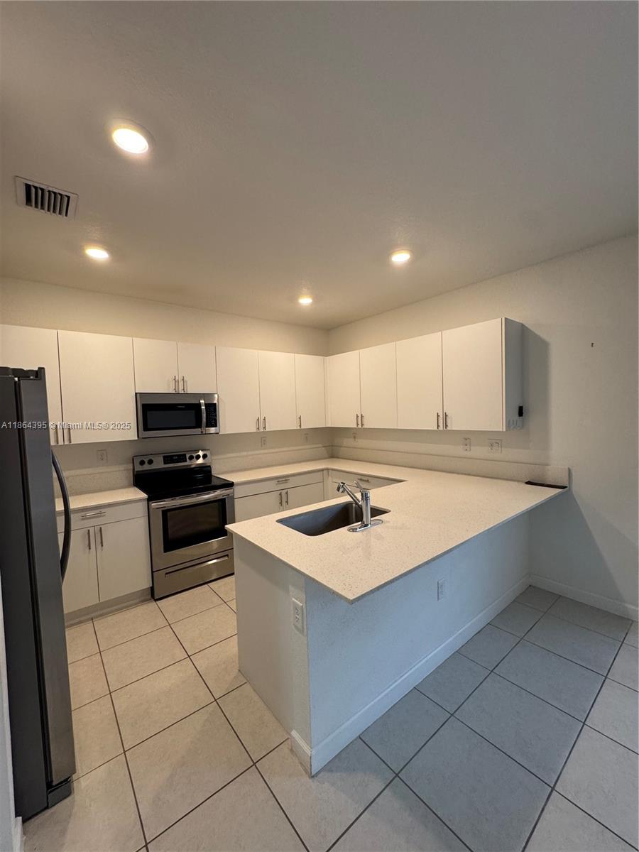 KENDALL ASSEEMBLAGE SOUTH - Residential