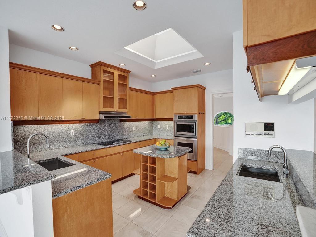 SWAN LAKE - Residential Lease