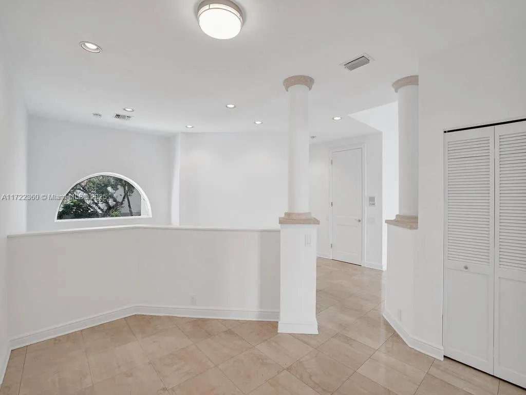 Pinecrest, Florida 33156, United States, 3 Bedrooms Bedrooms, ,4 BathroomsBathrooms,Residential,Active,20144