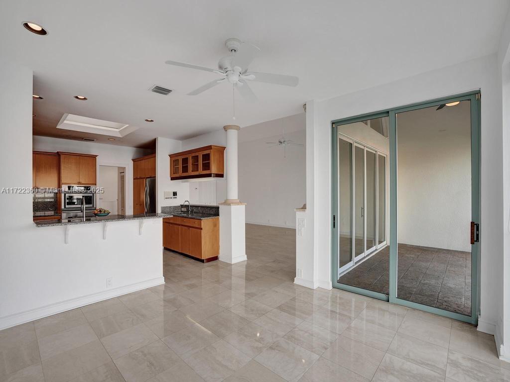 SWAN LAKE - Residential Lease