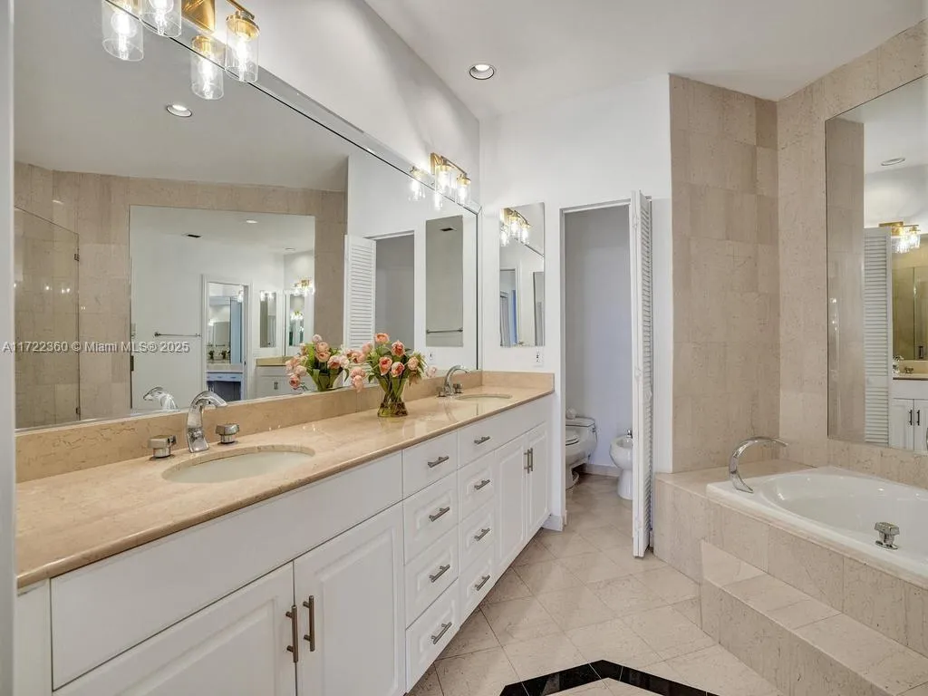 Pinecrest, Florida 33156, United States, 3 Bedrooms Bedrooms, ,4 BathroomsBathrooms,Residential,Active,20144