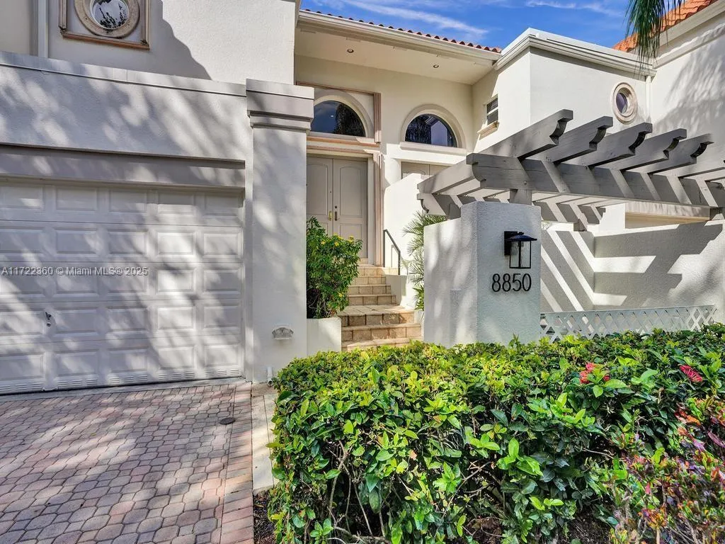 Pinecrest, Florida 33156, United States, 3 Bedrooms Bedrooms, ,4 BathroomsBathrooms,Residential,Active,20144