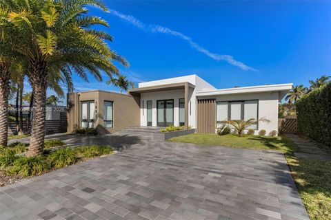 1661 Daytonia Rd Miami Beach FL 33141