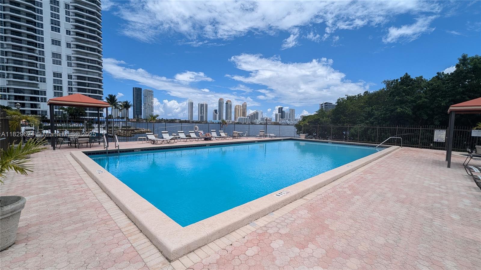 SOUTHVIEW AT AVENTURA CON - Residential