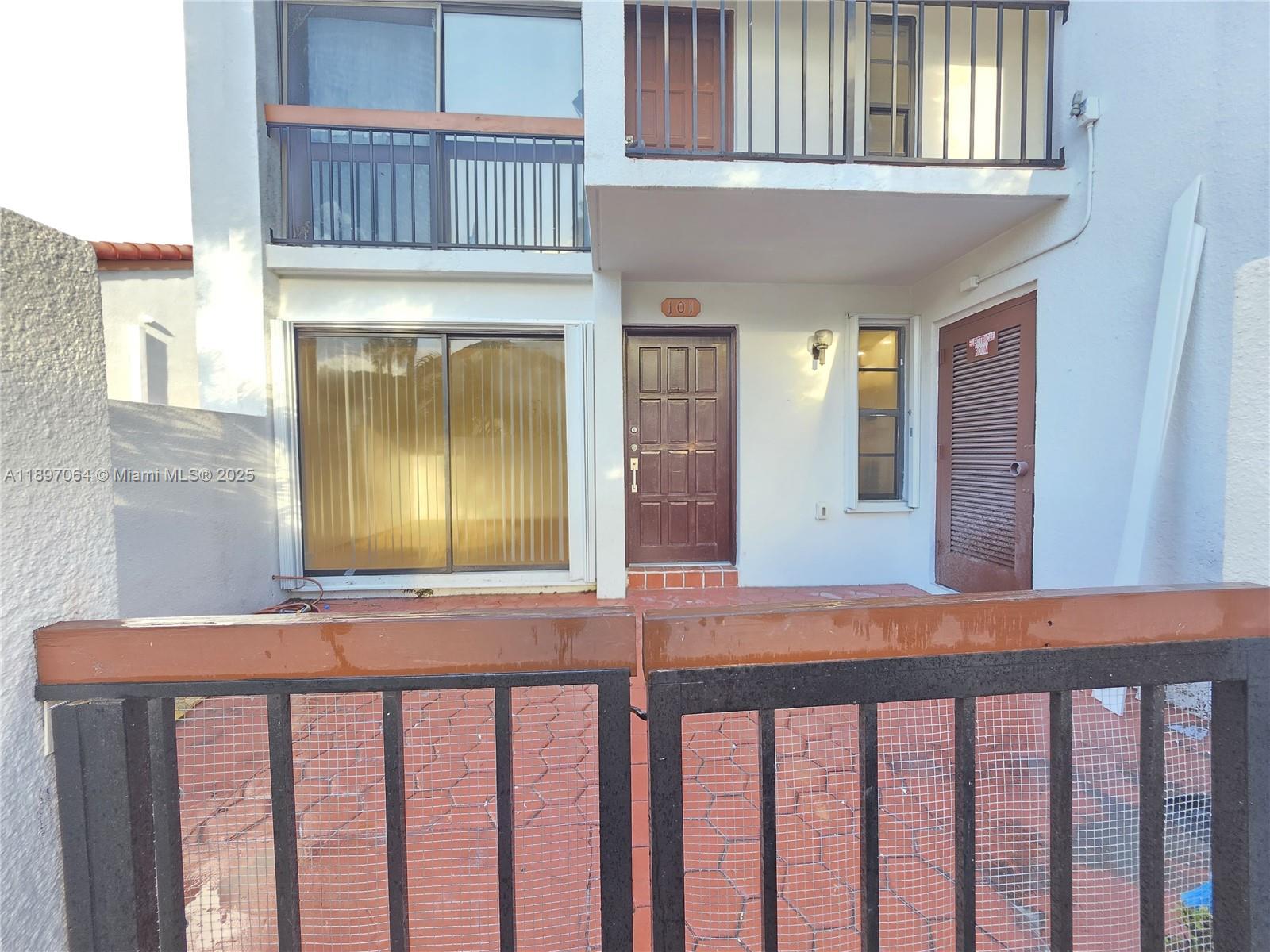 HIGHLANDS AT KENDALL LKS - Residential Lease
