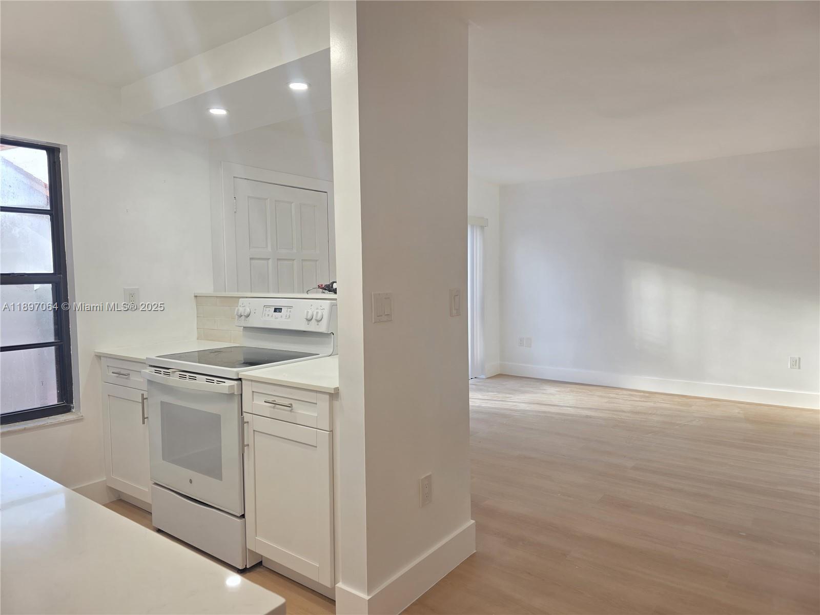 HIGHLANDS AT KENDALL LKS - Residential Lease
