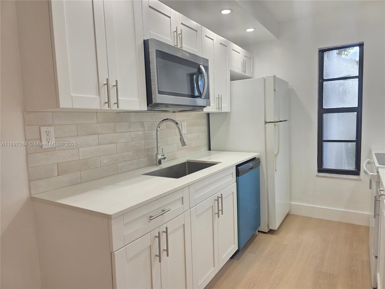 HIGHLANDS AT KENDALL LKS - Residential Lease
