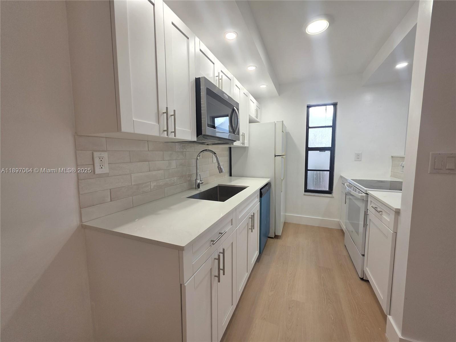 HIGHLANDS AT KENDALL LKS - Residential Lease