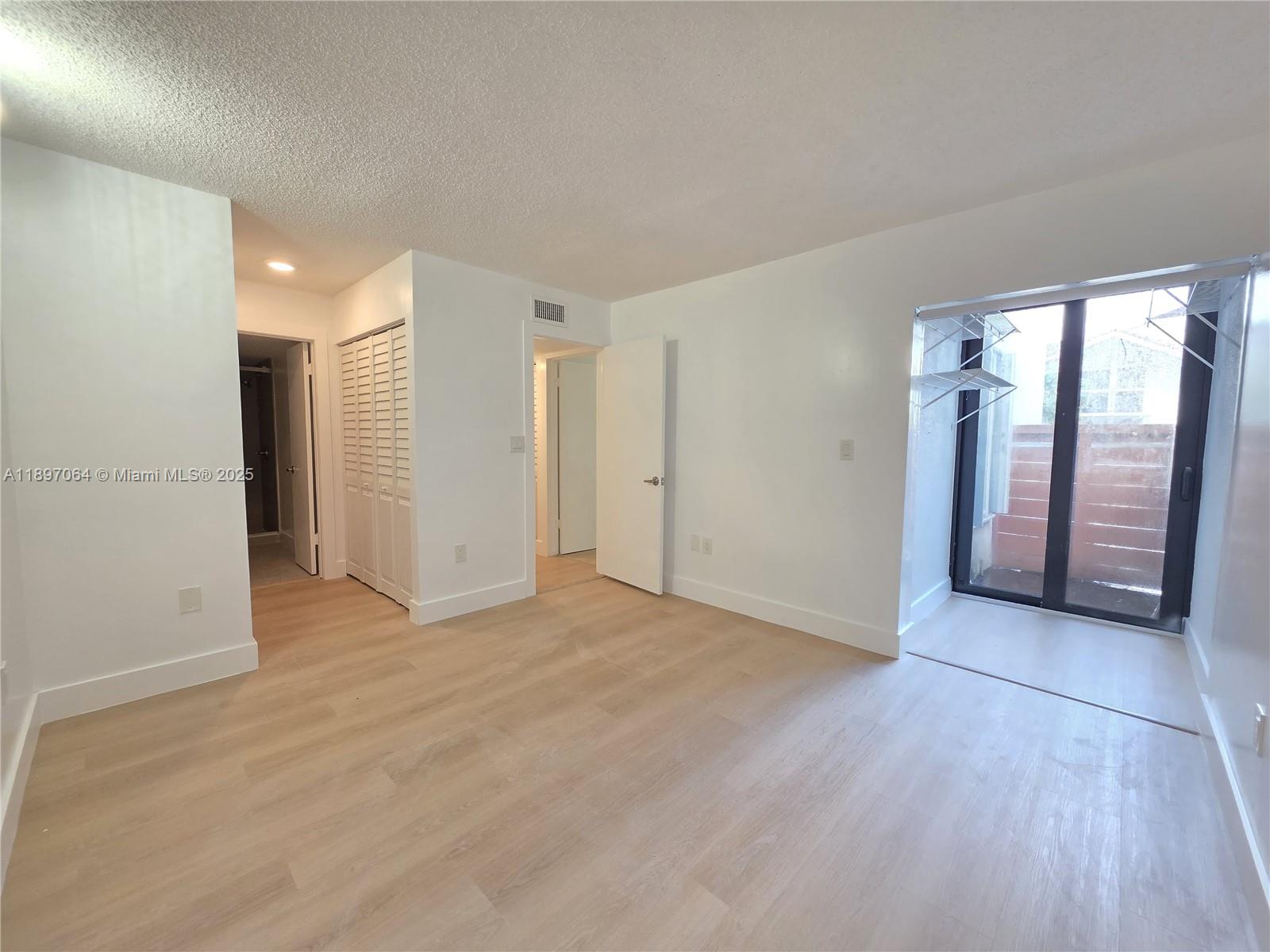 HIGHLANDS AT KENDALL LKS - Residential Lease
