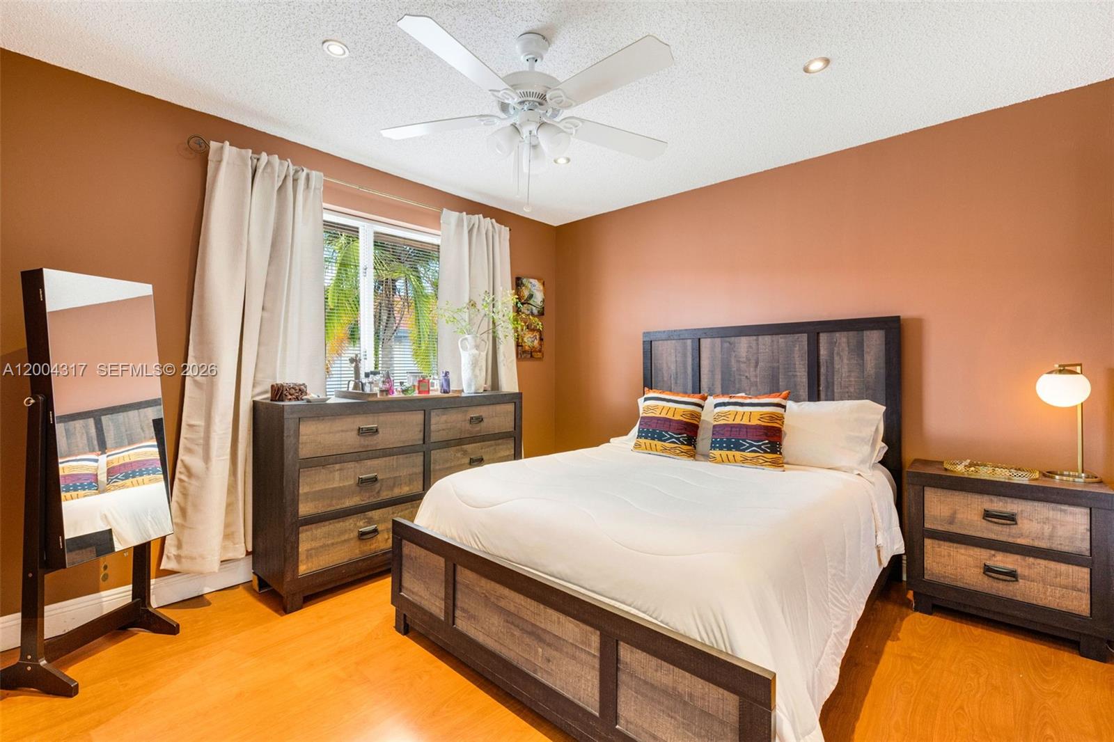 PARADISE VILLAS CONDO - Residential