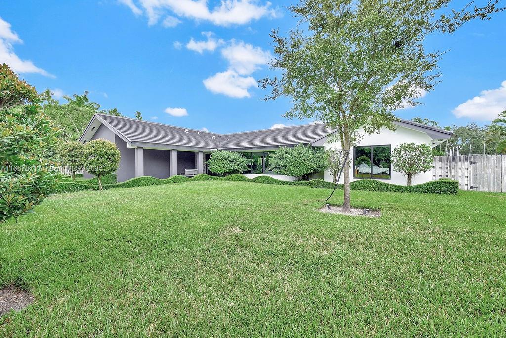 MONTGOMERY GROVES ESTATES - Residential